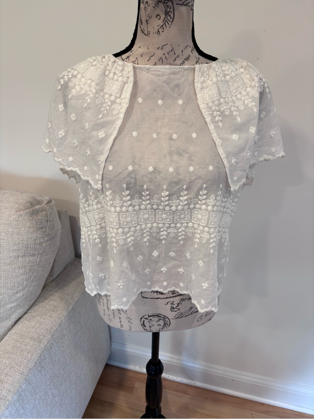 Hoss Intropia white embroidered cap-sleeve blouse size 38 NWT